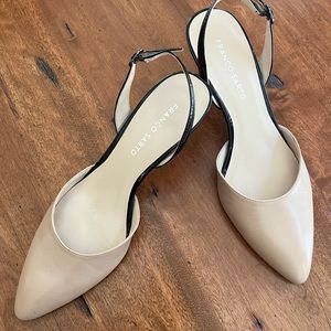 Kitten heeled shoes with strapped back